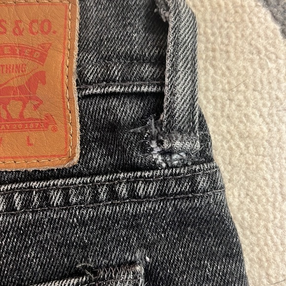 Vintage Levi’s black wash jeans - Picture 5 of 12